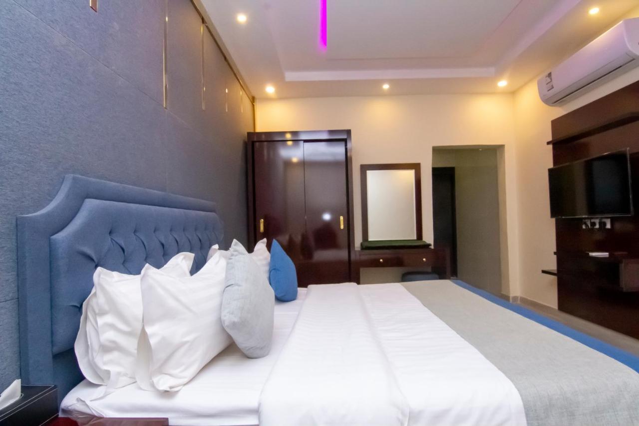 ال متعب سويتس الفلاح 1 Aparthotel Riyadh Bagian luar foto