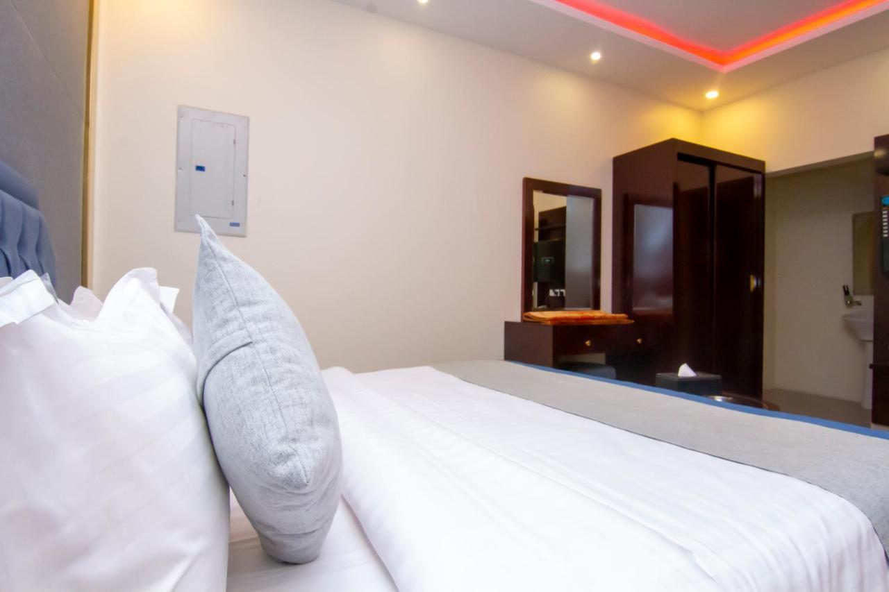 ال متعب سويتس الفلاح 1 Aparthotel Riyadh Bagian luar foto